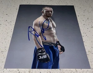 GRAY MAYNARD SIGNED 8X10 PHOTO THE BULLY UFC FIGHTER MMA AMERICAN AUTOGRAPH AUTO - Picture 1 of 1