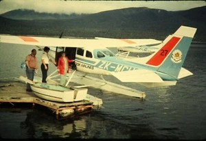 2 35mm Slides Cessna Float Plane Airplane 1977 Mount Cook Airline New Zealand - Picture 1 of 3