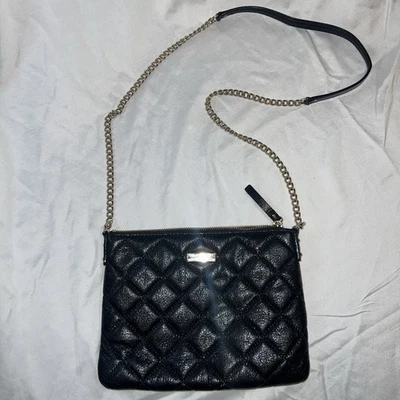 Kate Spade Little Gia Gold Coast bolso/embrague acolchado negro con correa Foto 1 de 4