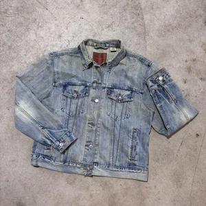 Y2K Levi's Denim Trucker Jacket Light Wash Distressed Size L - Bild 1 von 7