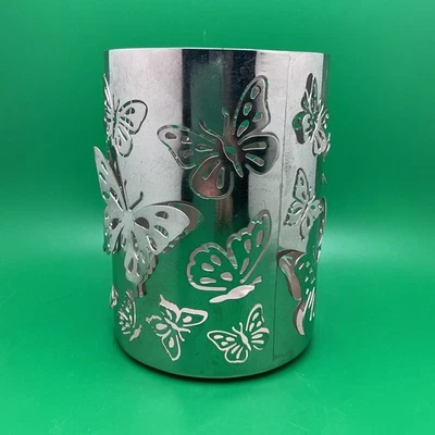 Candelabro mariposa Better Homes & Gardens recortado en 3D de metal plateado Foto 1 de 4