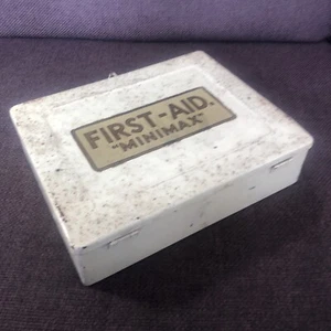 Vintage Minimax First Aid Enamel Tin Box With Vintage Medical Bandages Etc. - Foto 1 di 12