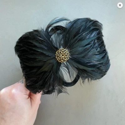 Diadema de plumas victoriana vintage sombrero gótico funeral iglesia fiesta del té Gatsby Foto 1 de 4