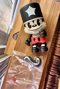 CRAOLA RED CHASE VARIANT ?/?? SUPERPLASTIC vinyl toys KRANKY SERIES 1 SOLD OUT ! - Picture 1 of 9
