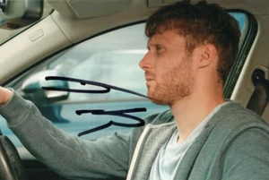 EASTENDERS: JAMIE BORTHWICK 'JAY BROWN' SIGNED 6x4 ACTION PHOTO+COA **PROOF** - Picture 1 of 2