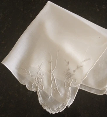 A+ Vintage Hankie Monograma K Estilo Madeira Bordado Boda Novia Foto 1 de 4