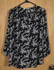 Stitch Fix Fun 2 lustiges Damenoberteil Gr. 1X dunkel Blumen WhimsiGoth fließend romantisch neu mit Etikett - Bild 1 von 7