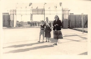 Tunisie - TUNIS - Entrée de l'Exposition - 28 octobre 1954 - PHOTO FORMAT CARTE - Bild 1 von 2