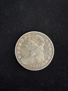 1831 BUSTO CON CAPPUCCIO MEZZO DOLLARO ALTA QUALITÀ 50C MONETA ARGENTO NO RISERVA - Foto 1 di 2