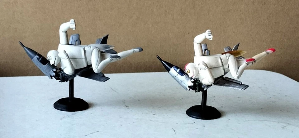 Gigantor/Robot Volador BACKUS Juego de Dos Mini Figuras/Colorear, Blanco y Negro Foto 1 de 4