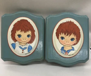 Raggedy Ann & Andy Portraits handbemalt Kamee Stil auf Holz Plakette datiert 1972 - Bild 1 von 9