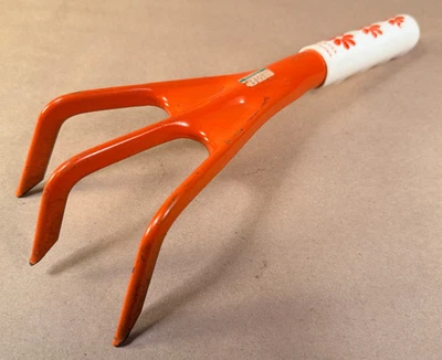 Vintage Orange Garden Cultivator Weeder 3 Claw/Prong Tool Daisies - 1970s ? - Image 1 of 4