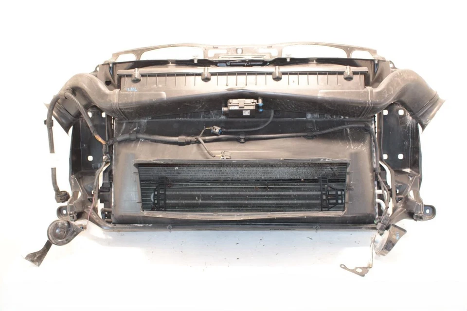 10-16 保时捷 Panamera 完整前散热器核心支撑带散热器  — 第 1/4 张图片