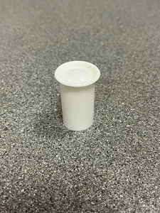 Pequeño dedal artesanal de plástico blanco o tapa 1,5 pulgadas - Imagen 1 de 6