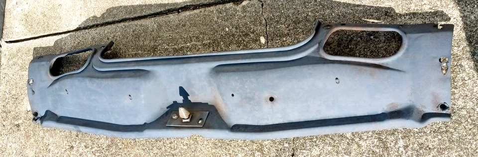 1955 Ford Crown Victoria/Sunliner Hood Lock Support Panel Foto 1 de 4