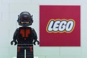 Hank Pym - LEGO Marvel Superheroes Minifigures - sh202 - 76039 - Picture 1 of 3