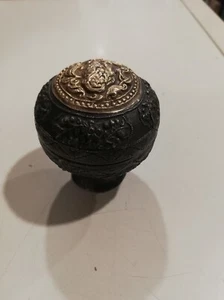 INDONESIA INDONESIAN TOBACCO BOX ENGRAVED GOLD PLAQUE sumatra 18-19 th cent - Imagen 1 de 5