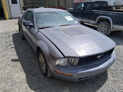 Used Front Left Seat Belt Front fits: 2006 Ford Mustang bucket driver retractor Foto 1 de 4