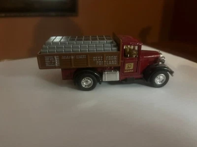 Welly Cement Truck Mark #9350  1:43 Die Cast Metal Vintage Ford - Image 1 of 4