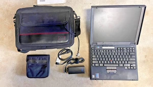 PAQUETE PORTÁTIL THINKPAD 770X VINTAGE PII 300MHZ LINUX + ESTUCHE ADAPTADOR AC PROBADO - Imagen 1 de 10