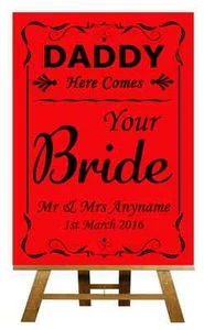 Personalisiertes Hochzeitsschild/Poster Red Daddy Here Comes Your Bride - Bild 1 von 8