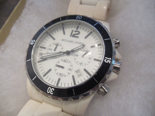 Cronografo Michael Kors MK 8127 con cinturino in ceramica bianca NECESSITA DI BATTERIA