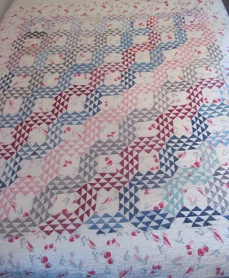 Charming 1930s OCEAN WAVES Handmade Quilt~Fruit Vegetable Fabric Border 66x70 - Image 1 of 4