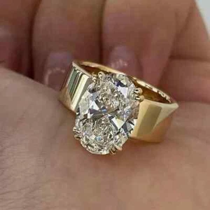 Anillo de boda de moissanita de corte ovalado de 3,00 quilates para hombre enchapado en oro amarillo sólido de 14 k - Imagen 1 de 7