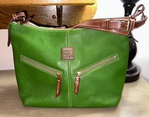 DOONEY & BOURKE Bolso Hobo Monedero Cuero Grano Guijarro Doble Bolsillo Verde Usado en Excelente Condición - Imagen 1 de 9