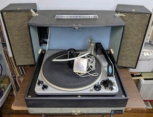 RCA Victor Portable Record Player - 1964 Solid State VFP56E - Turns On & Spins! - Picture 1 of 9