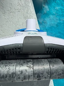 Replacment Hayward Latch Kit for TracVac Cleaners | HSXTV102  (2 Pack) - Picture 1 of 3