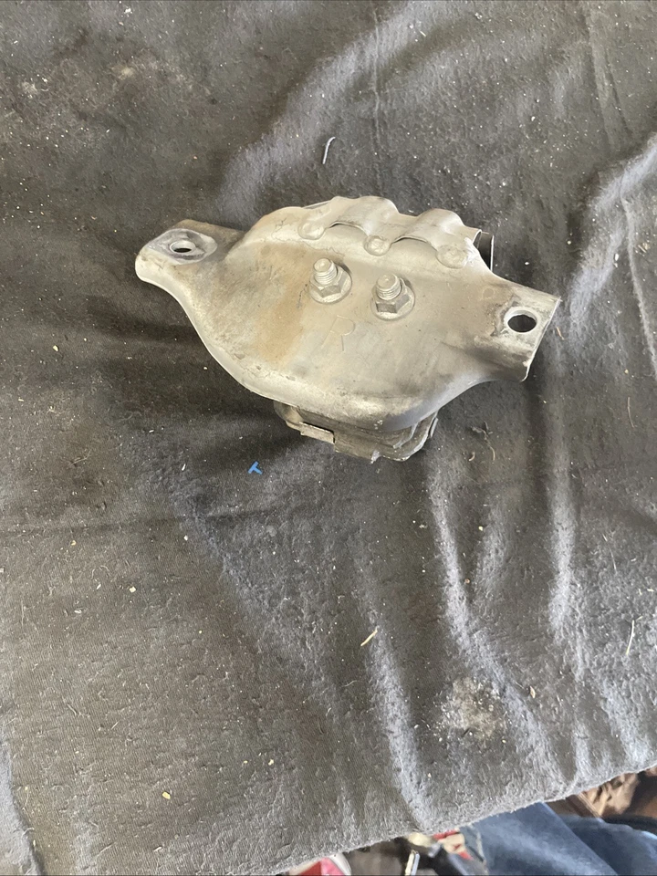 Soporte motor lado derecho Subaru 41022FA092 Foto 1 de 4