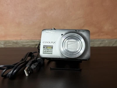 Nikon Coolpix S6300 Argento Grigia - Fotocamera digitale compatta 16 MP 10x CMOS - Immagine 1 di 4