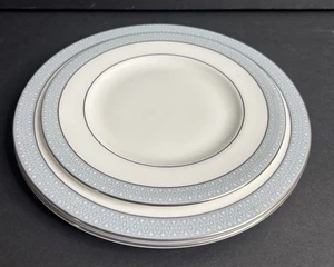 Royal Doulton Etude Teller 2 Salat & 1 Brot Vintage grau & weiß - Bild 1 von 7