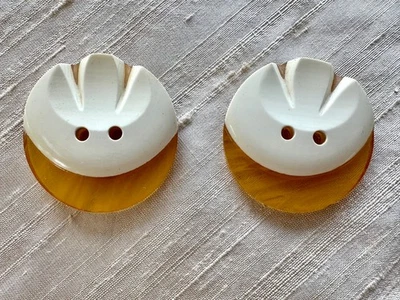 2 Vintage Large Buttons Bakelite Lucite Cream & Yellow 34mm - Image 1 of 4