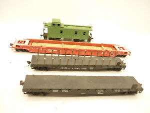 4 x ATHEARN WALTHER HO gauge FREIGHT CARS in CABOOSE, n 