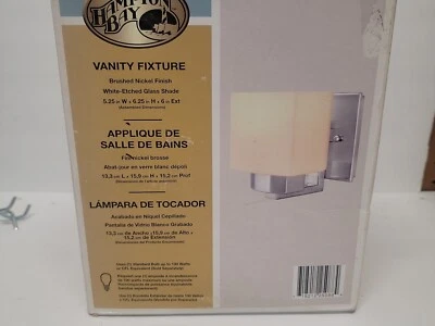 NUEVO HAMPTON BAY Aplique de Níquel Cepillado 1 Luz Pantalla de Vidrio Esmerilado 25088 837 259 Foto 1 de 3