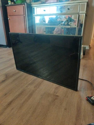 Polaroid 32 Inch LED HD TV Model 32T2H Used As Is Works Great No Remote - Image 1 of 4