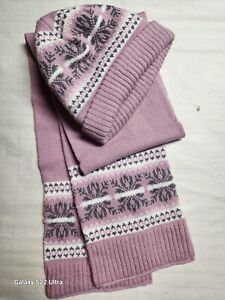 Ladies Pink Hat And Scarf Set Scarf size 8"x64" Gold Coast