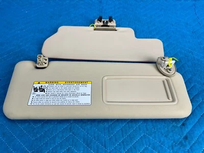 Parasol primario y secundario lado pasajero Lexus LX570 beige: LL02 2013-2017 OE Foto 1 de 4