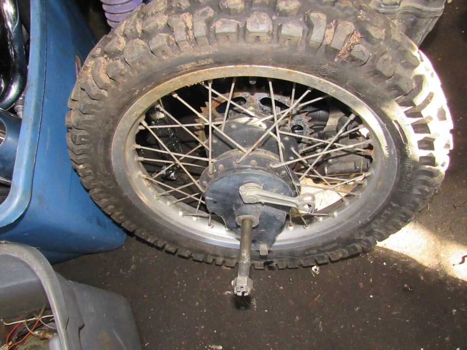 Kawasaki KLR250 1986 buje de llanta trasera Foto 1 de 1