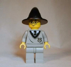 LEGO Harry Potter Minifigura 4701 Cabeza Amarilla Hogwarts Emblema Mago Sombrero Genuino - Imagen 1 de 1