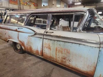 1959 FORD COUNTRY SQUIRE RIGHT FRONT DOOR WAGON 1008701 - Image 1 of 4