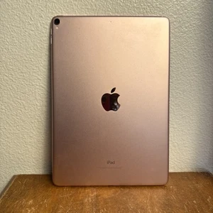 Apple iPad pro 10.5 A1701 wifi, 64 Gb Rose Gold. Great Condition - Picture 1 of 6