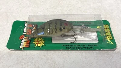 LUHR JENSEN HOT LIPS EXPRESS 1/4oz OLIVE RIVER CRAW PRE RAPALA LURE PLUG USA NEW - Image 1 of 4