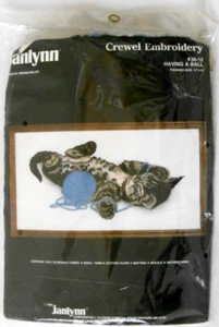 #36-12 DE COLECCIÓN 1988 JANLYNN "TENER UNA PELOTA" GATOS, GATITOS CREWEL KIT NUEVO Y LINDO! - Imagen 1 de 3