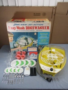 Lavastoviglie Kenner Easy Wash 1967 vintage in scatola originale con piatti tazze utensili - Foto 1 di 16