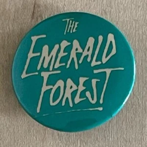 EL BOSQUE ESMERALDA (1985) Embajada VHS Promo 1-in Pinback Botón Jungla Thriller - Imagen 1 de 3
