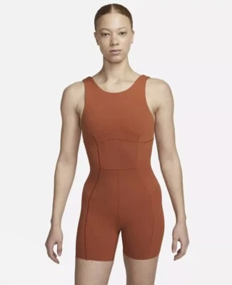 NUEVO Mono Nike Yoga Dri-FIT Luxe para Mujer 5, Rusa Oscura Talla XS Ajuste Ajustado Foto 1 de 4
