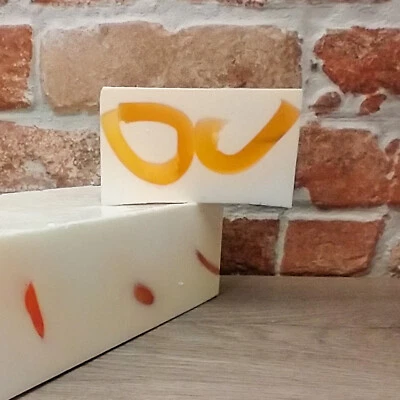 PAMPER DREAMS LUXURY HANDMADE BUM BUM INSPIRED SOAP - VEGAN - PLASTIC FREE & CRUELTY FREE